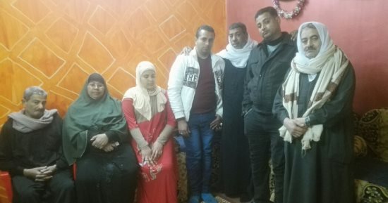 حتى لا ننسى جرائم الإخوان.. أسرة الشهيد محمود طه ببنى سويف تروى حكاية الطباخ المقاتل.. والده: أصيب مرتين فى الشيخ زويد ولم يبلغنا.. والدته: "آخر حاجة قالهالى ياريت احصل زملائى وتبقى أم الشهيد"