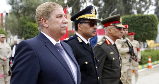 مدير أمن الإسماعيلية يضع إكليلا من الزهور على النصب التذكارى لشهداء الشرطة