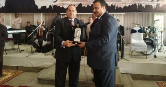 فيديو وصور.. محافظ سوهاج يكرم مدير الأمن وقيادات الشرطة بالمحافظة