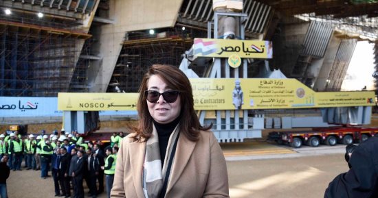 صور.. غادة والى: مشهد نقل تمثال رمسيس بحضور السفراء يدعو للفخر