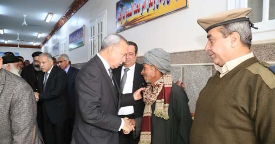 محافظ قنا يقدم واجب العزاء لأسرة شهيد القوات المسلحة 