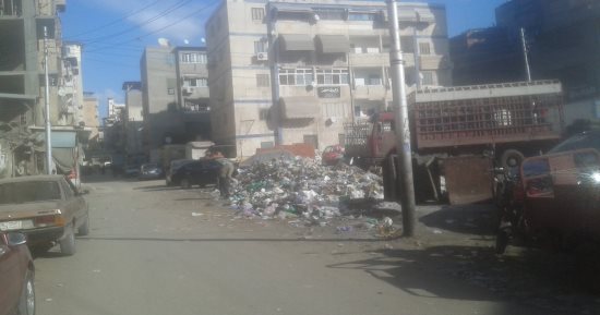 اضبط مخالفة.. مقلب قمامة عمومى بجوار الكتلة السكانية فى دمياط
