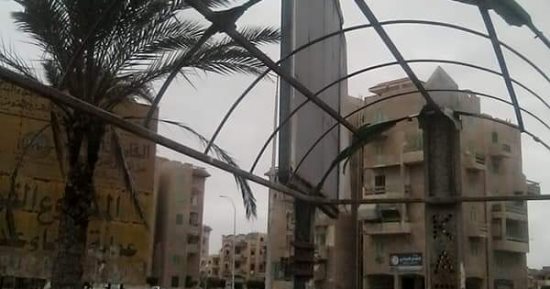 قارئ يطالب بإصلاح مظلة بميدان الستين بدمياط الجديدة لحماية المواطنين من الأمطار
