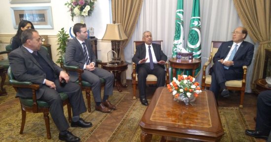 جلسة مغلقة مع سكرتير المنظمة البحرية ورئيس الأكاديمية العربية لبحث التعاون
