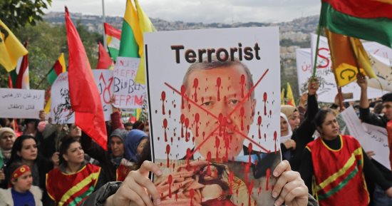 صور.. تظاهرات فى لبنان تضامنا مع عفرين السورية تحت شعار" أردوغان الإرهابى"