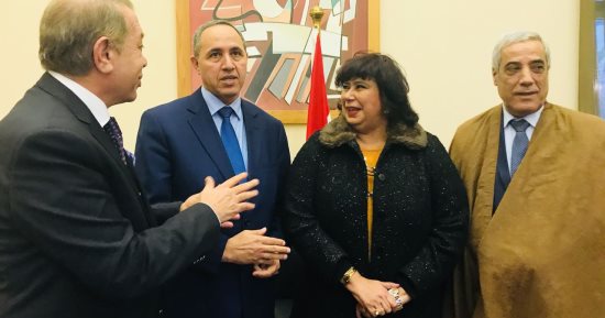 صور.. إيناس عبد الدايم تلتقى وزير ثقافة الجزائر استعدادا لافتتاح معرض الكتاب