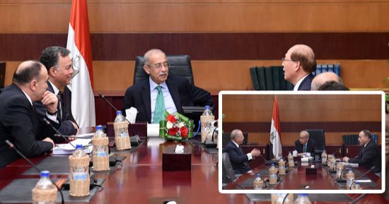 صور.. ورود الوزراء تستقبل رئيس الحكومة فى أول أيام عودته لعمله.. شريف إسماعيل يستعرض الأجندة التشريعية ومشروعات القوانين المقرر عرضها على البرلمان.. ويبحث ملف النقل النهرى وربط مصر بمشروع فيكتوريا