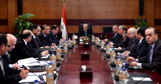 صور.. بدء لقاء رئيس الوزراء بوزيرى النقل والبترول 