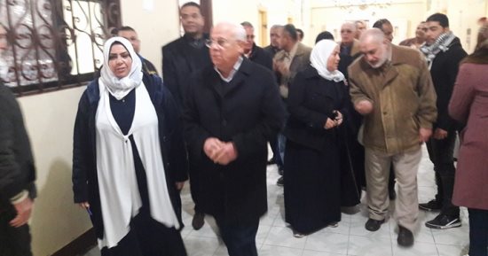 صور.. محافظ بورسعيد يطالب بحسن معاملة نزلاء مستشفى الصحة النفسية