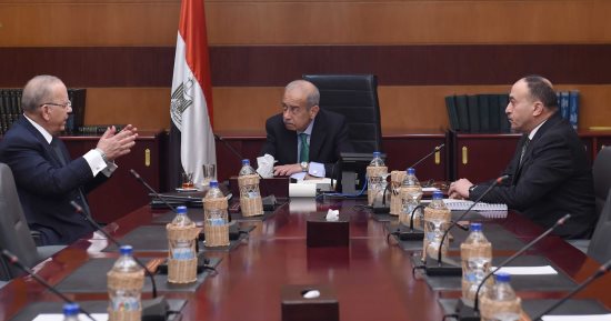 صور.. بدء لقاء رئيس الوزراء مع وزير العدل 