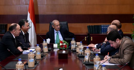 صور.. رئيس الوزراء يستعرض مع وزير النقل ملف النقل النهرى وربط مصر بمشروع فيكتوريا