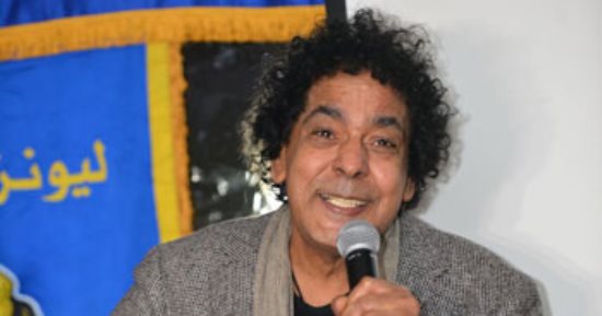 محمد منير يغادر القاهرة لأحياء الحفل الختامى لـ"الأقصر عاصمة الثقافة العربية"