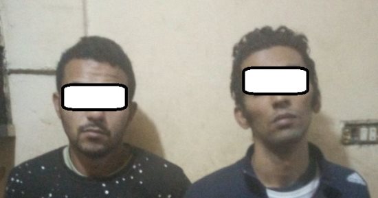 ضبط عاطلين وراء سرقة سيارة بالنزهة ويعترفان: بيعنا الكراسى لشراء الهيروين