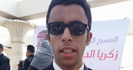 الإعاقة فى العقل.. شهاب فقد بصره ولم يفقد موهبته فى الغناء والتأليف بعدة لغات