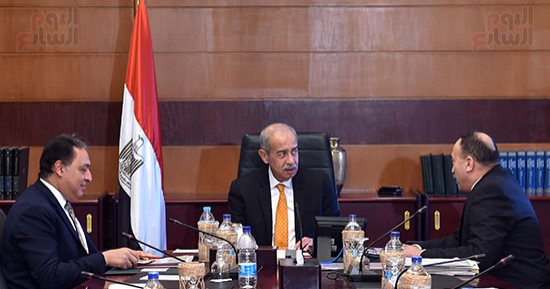 بدء لقاء رئيس الوزراء بوزير الصحة لمتابعة خطة الوزارة 