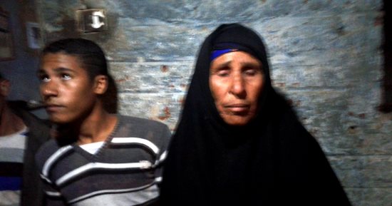 إستجابة لـ"اليوم السابع".. محافظ سوهاج يصرف مساعدة لأسر المنزلين المنهارين