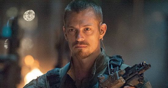 جويل كينامان يسعى لاستعادة حياته فى مسلسل الخيال العلمى Altered Carbon