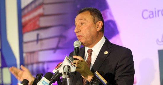 الخطيب يحتفل مع لجنة الرواد بالأهلى بـ"عيد الأم" 