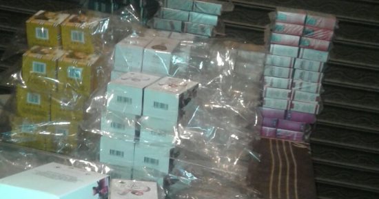 القبض على صاحب محل يبيع عطور مجهولة المصدر في الموسكى