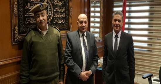 رئيس جامعة بنى سويف يهنئ مدير الأمن ونائبه بعيد الشرطة 