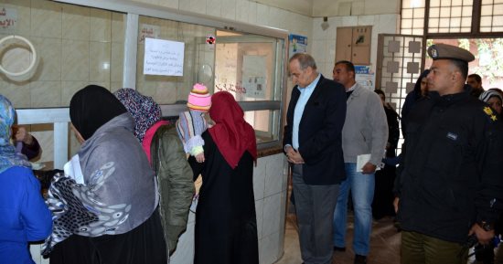 صور .. محافظ القليوبية يكلف رؤساء شبرا الخيمة وقليوب بإزالة القمامة من الشوارع