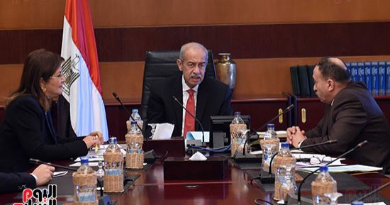 صور.. رئيس الوزراء يتابع الخطة السنوية متوسطة المدى وقانون التخطيط الموحد