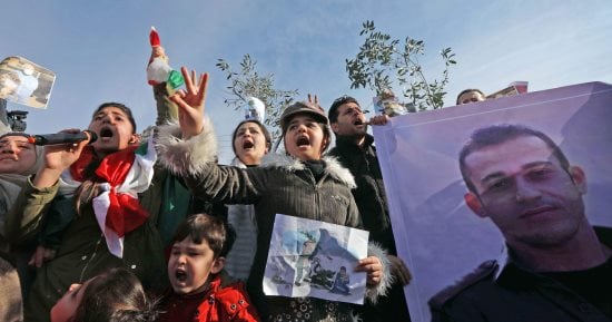 صور.. الأكراد يتظاهرون فى القامشلى ضد انتهاكات أردوغان بعفرين السورية