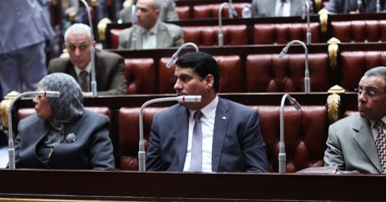 النائب على بدر يستنكر تغيب وزراء بجلسة تأهيل الشباب المفرج عنهم