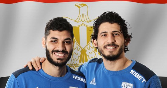 "فيفا" يحتفل بالثنائى المصرى فى صفوف وست بروميتش الإنجليزى