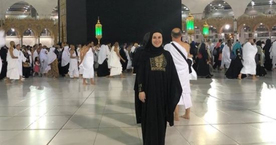 شيرى عادل تنشر صورة لها أثناء أداء العمرة.. وتعلق: "الحمد لله"