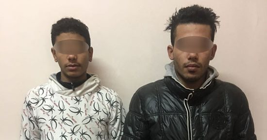 صور  .. المتهمون بذبح سائق توك توك بشبرا الخيمة يمثلون كيفية ارتكاب الجريمة 