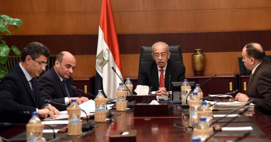 صور.. رئيس الوزراء يتابع مع وزير شئون مجلس النواب الأجندة التشريعية للحكومة 