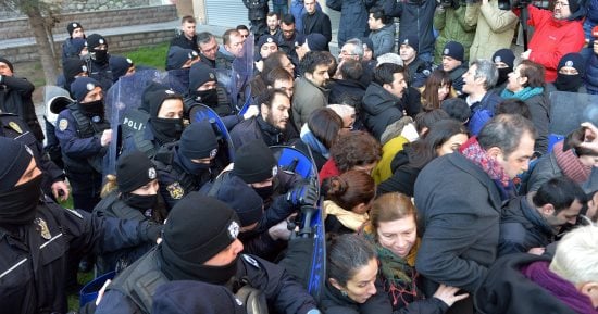 السلطات التركية تعتقل 11 طبيبا لانتقادهم الهجوم على عفرين