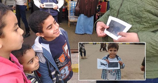 صور.. الكتاب المتحرك سلاح التلميذ بمعرض الكتاب.. أحمد مدكور يصمم الكتيب السحرى بديلا عن الورقى"الحيوانات تجرى والطائرات تطير والأمطار تتساقط".. ويؤكد: أتمنى اعتراف المؤسسات التعليمية الرسمية وتطبيقه بالمقررات