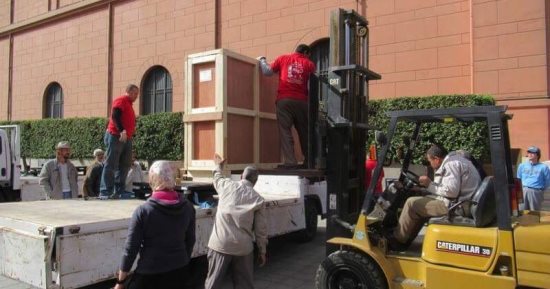 صور.. المتحف المصرى الكبير يستقبل 5 لوحات من مقبرة "انى -سنفرو ايشتف"