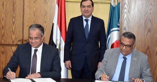 وزير البترول يشهد توقيع بيع وتوريد اليوريا لمشروع السويس لمشتقات الميثانول