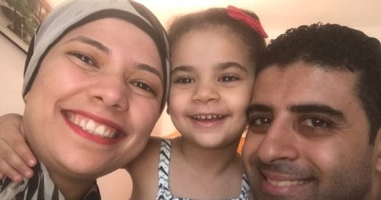 الجارديان: داخلية بريطانيا تمنح تأشيرة سفر لابنة طبيبة مصرية تعمل فى لندن