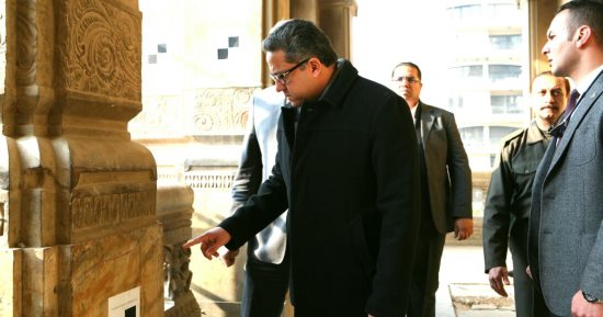 صور..  وزير الآثار يتفقد أعمال ترميم قصر البارون 