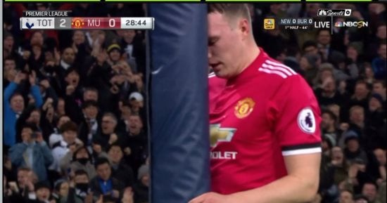 فيديو.. فيل جونس يزيد أوجاع مانشستر يونايتد أمام توتنهام بهدف عكسى