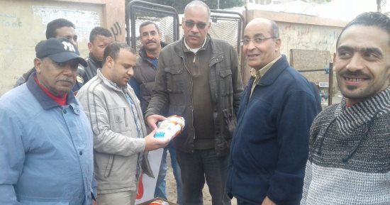 صور .. حملة تموينية للتفتيش على الدواجن المجمدة بالإسكندرية لإعدام الفاسد منها