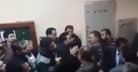 مشادات بين خريجى كليات العلوم التطبيقية وموظفى مزاولة المهنة