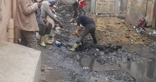 صور .. حملة لإزالة مخلفات حفر الغاز وصيانة خطوط المياه بفوه