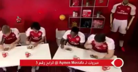 "الكشرى" يثير إعجاب نجوم أرسنال مع محمد الننى