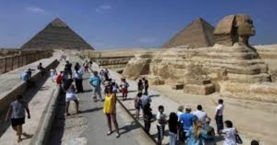 173 ألف زائر مصرى وأجنبى زاروا الأهرامات فى إجازة نصف العام الدراسى