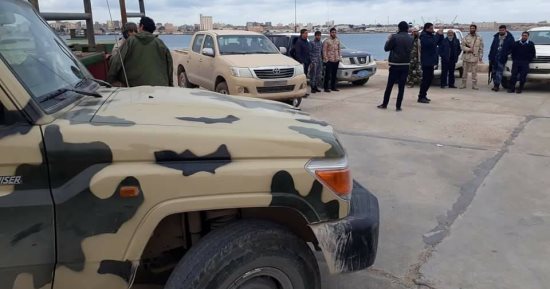 قوات خفر السواحل الليبية تبحث عن 5 صيادين مصريين مفقودين من برج مغيزل