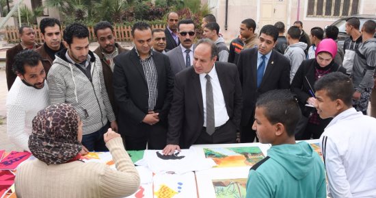 محافظ الإسكندرية يفتتح معرض المنتجات الخشبية والمشغولات الفنية