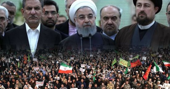 إيران تحيى الذكرى الـ39 لعودة "الخمينى" .. روحانى يحذر المسئولين من مواجهة مصير الشاه وتجاهل الاستياء الشعبى.. والزعيم الإصلاحى "كروبى" يتهم "خامنئى" بإقصاء الإصلاحيين