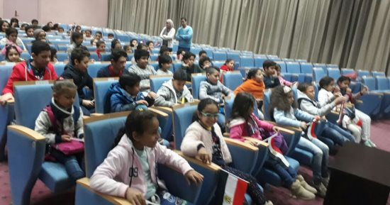 "تحيا مصر بأطفالها" تنظم أولى فاعلياتها لتعريفم بأهمية الوطن وتصدى رجال القوات المسلحة.. استعراض بطولات الشهداء والتأكيد على وجود جماعات إرهابية تستهدف النيل.. ورسم جدارية بطول 10 متر بعنوان "مصر فى عيونهم"
