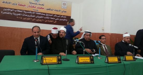 وزير الأوقاف: منعنا الطلاب الوافدين من الحديث فى السياسة أثناء التدريب