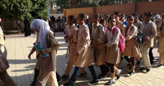 صور.. تعليم الأقصر تعلن بدء الدراسة فى 24 مدرسة بنظام الفترتين